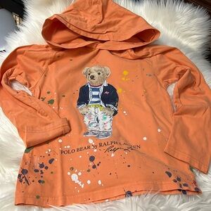 Hooded long sleeves shirt for boys.